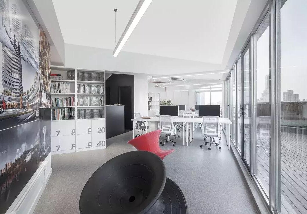 黑白色：办公室设计的时尚密码