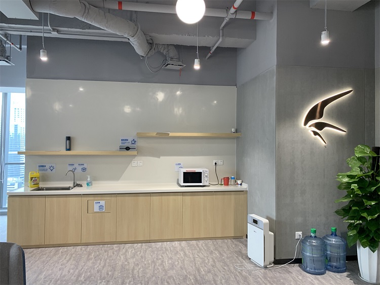 办公室休息区装修，加洲建设打造高效办公中的治愈角落